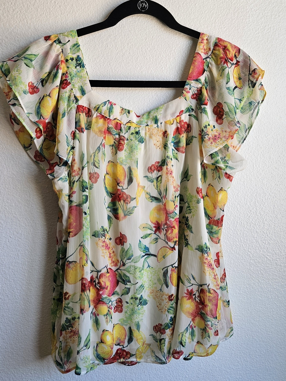 LC Lauren Conrad Cream Floral Lemon Flutter Sleeve Top